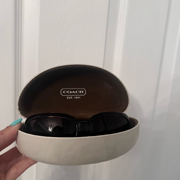Coach authenticated sunglasses - Picture 2 of 3